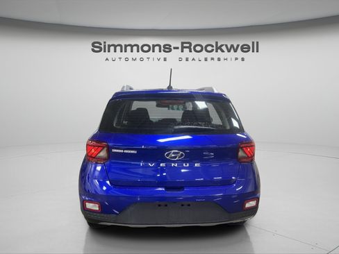 Used 2025 Hyundai Venue SEL FWD image 4