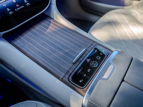 Used 2023 Mercedes-Benz EQS 580 4MATIC Sedan image 12