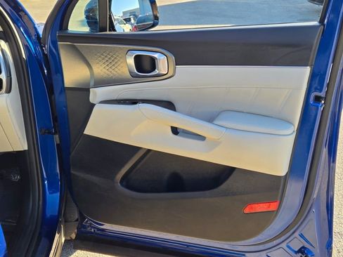 Used 2022 Kia Sorento SX image 4