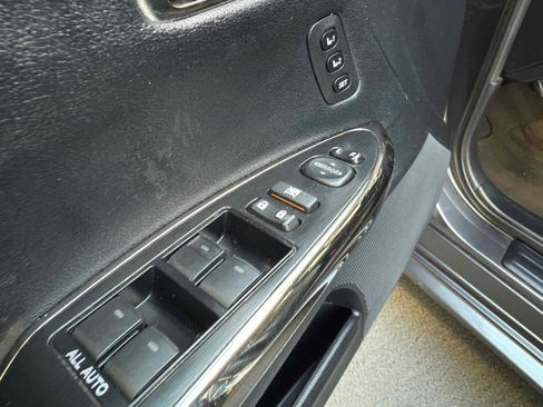 Used 2014 Toyota Avalon Limited image 33