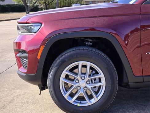 New 2025 Jeep Grand Cherokee Laredo X image 9