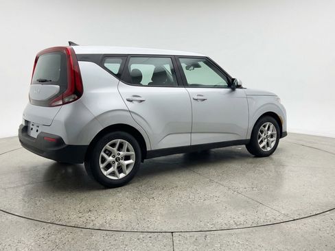 Used 2025 Kia Soul LX w/ LX Technology Package FWD image 9