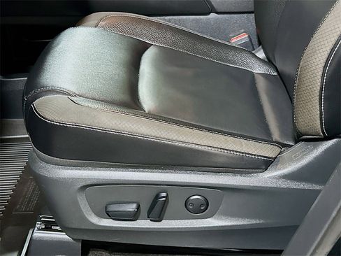 Used 2024 Nissan Pathfinder SL w/ SL Premium Package image 17