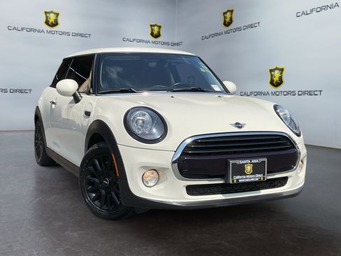Used 2019 MINI Cooper 2-Door Hardtop image 3