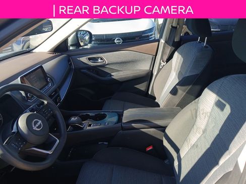 Used 2023 Nissan Rogue SV image 10