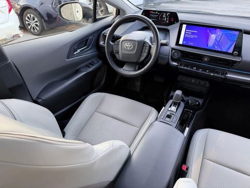 Used 2023 Toyota Prius XLE FWD image 8