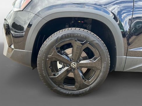 New 2025 Volkswagen Taos SEL image 14