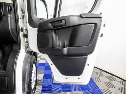 Used 2025 RAM ProMaster 2500 w/ Convenience Group FWD image 9