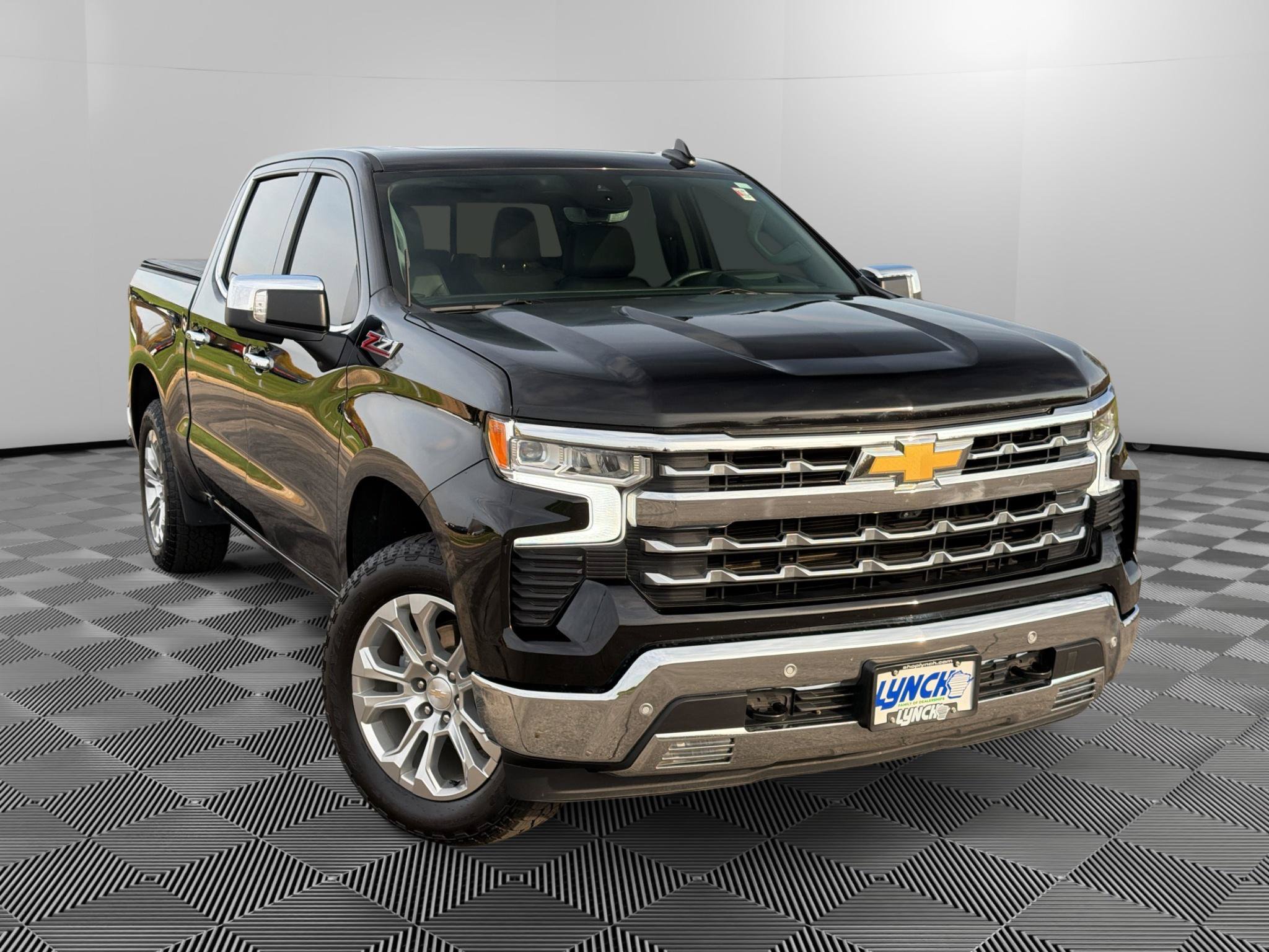 Used 2024 Chevrolet Silverado 1500 LTZ w/ LTZ Premium Package AWD/4WD image 5