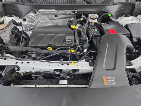 Used 2025 Chevrolet Trax LS FWD image 29