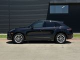 Certified 2024 Porsche Macan image 2