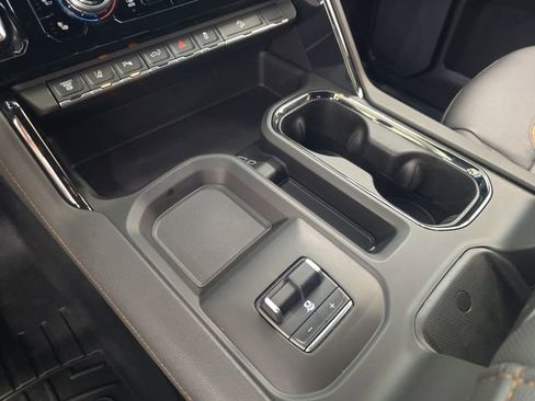 Used 2025 GMC Sierra 2500 AT4 w/ AT4 Premium Plus Package AWD/4WD image 28