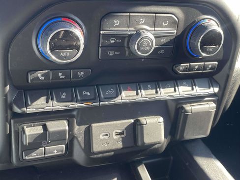 Used 2022 Chevrolet Silverado 2500 LTZ w/ LTZ Premium Package image 11