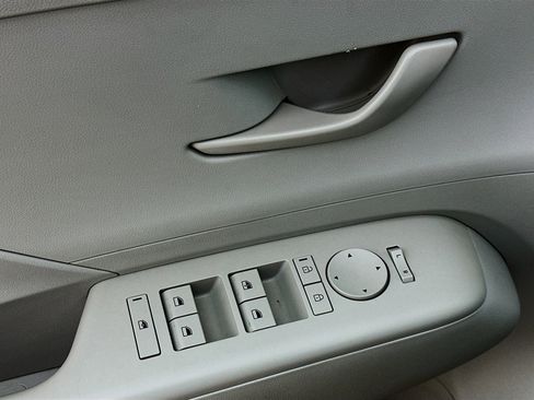 Used 2025 Hyundai Kona SEL FWD image 15