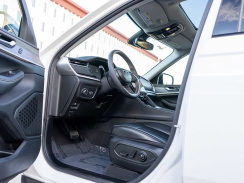 Used 2024 Jeep Grand Cherokee Limited image 14