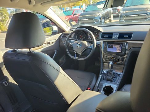 Used 2016 Volkswagen Passat 1.8T SE w/ Lighting Package image 13