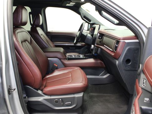 Used 2024 Ford Expedition Limited AWD/4WD image 14
