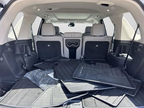 Used 2023 Honda Pilot Touring image 13