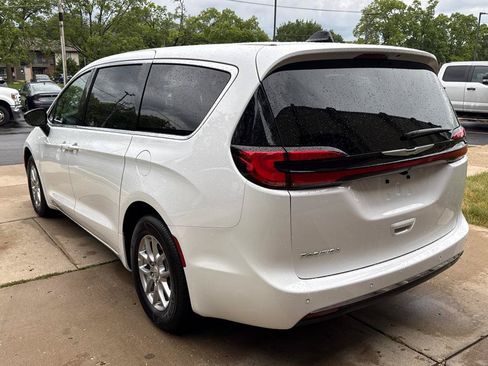 Used 2026 Chrysler Pacifica Select FWD image 5