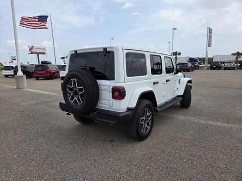 New 2026 Jeep Wrangler Unlimited Sahara AWD/4WD image 7