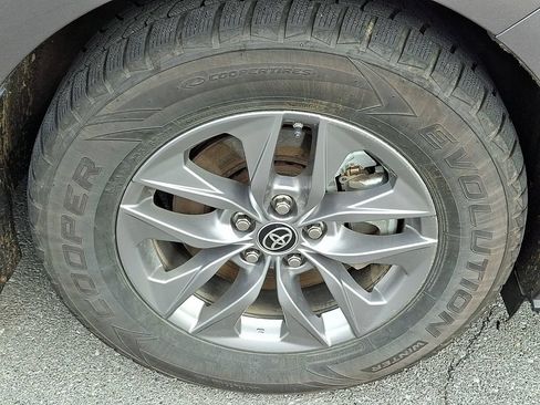 Used 2021 Toyota Sienna XLE AWD/4WD image 10