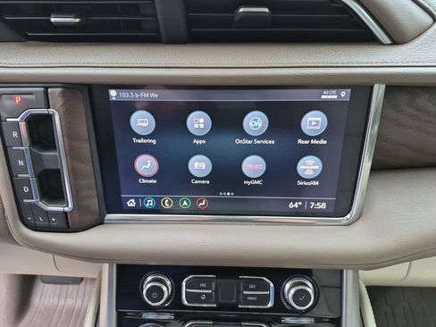 Used 2021 GMC Yukon XL Denali w/ Denali Premium Package AWD/4WD image 27