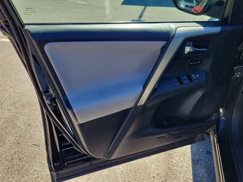 Used 2014 Toyota RAV4 Limited image 10