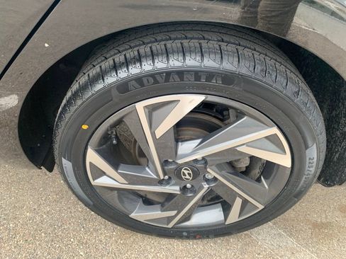 Certified 2024 Hyundai Elantra Limited FWD image 35