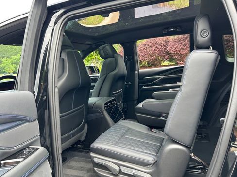Used 2025 Cadillac Escalade IQ Luxury 1 AWD/4WD image 46