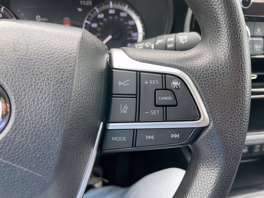 Used 2023 Toyota Highlander L AWD/4WD image 19