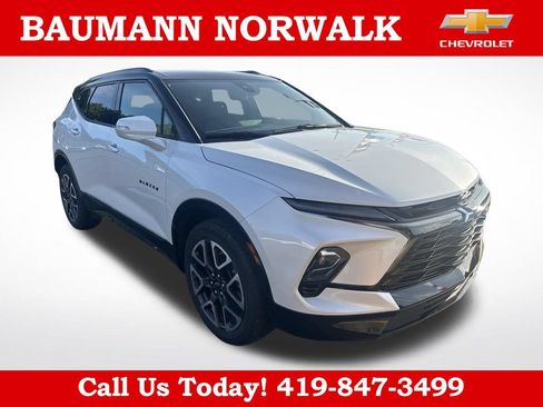 Used 2023 Chevrolet Blazer RS w/ Driver Confidence II Package FWD image 3