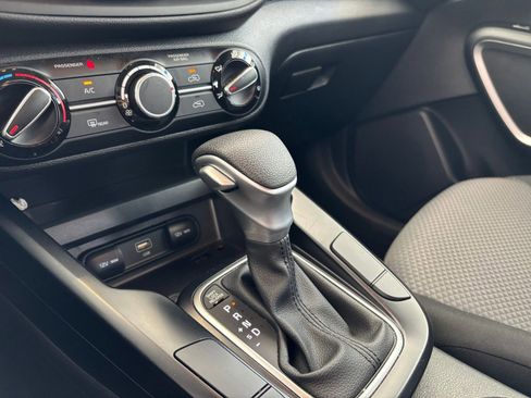Used 2025 Kia Soul LX w/ LX Technology Package FWD image 41