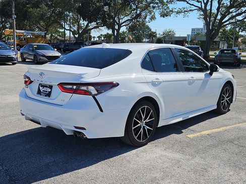 Used 2023 Toyota Camry SE image 4