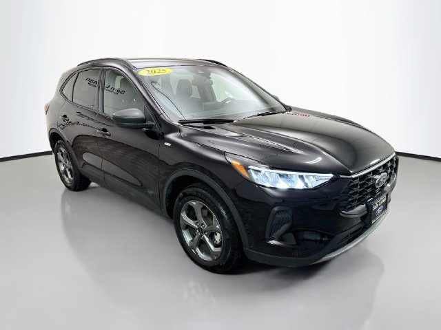 Used 2025 Ford Escape ST-Line AWD/4WD image 1