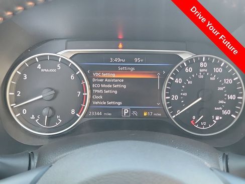 Used 2025 Nissan Sentra SR w/ SR Premium Package FWD image 7