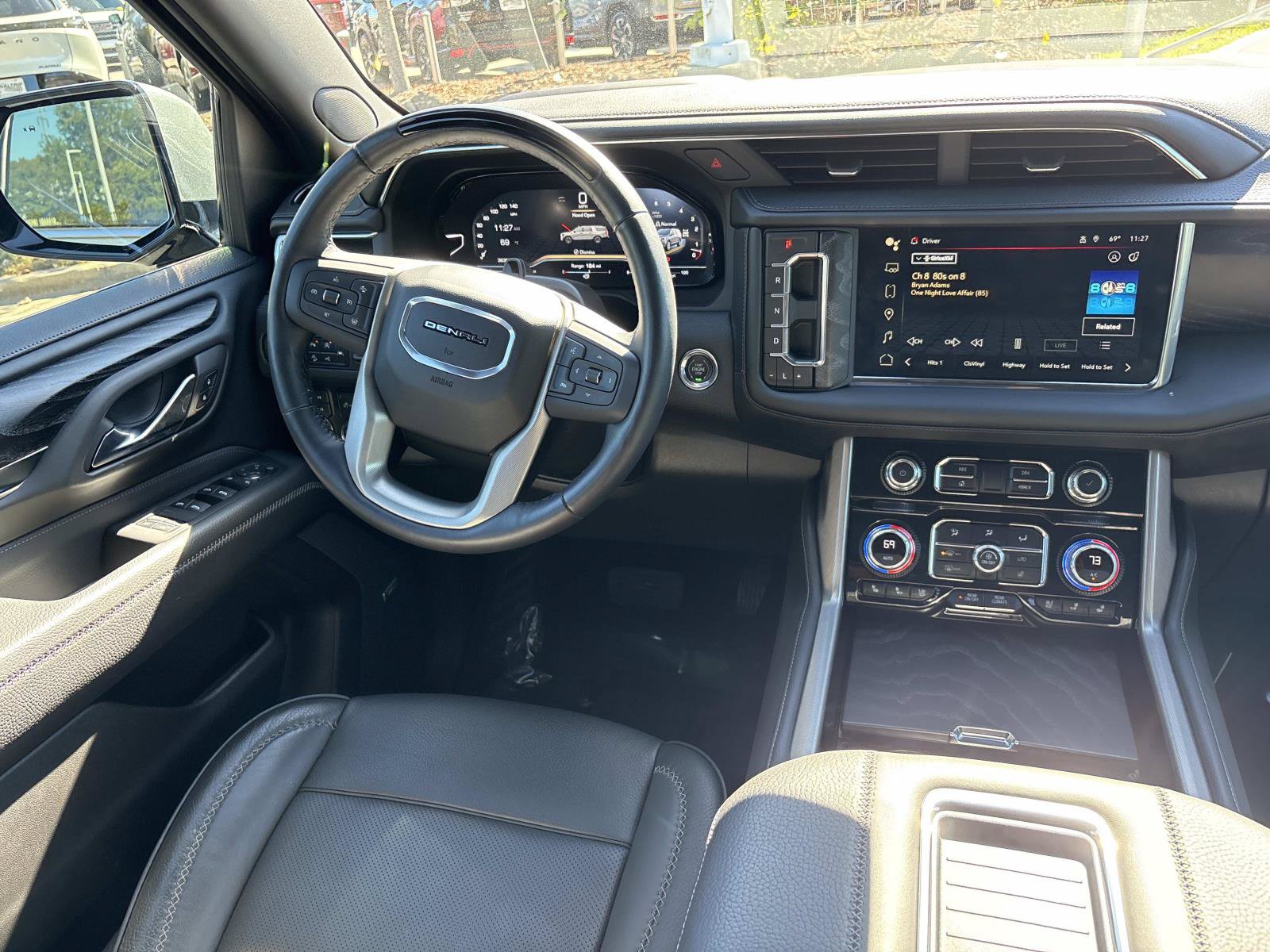 Used 2023 GMC Yukon Denali w/ Advanced Technology Package AWD/4WD image 27
