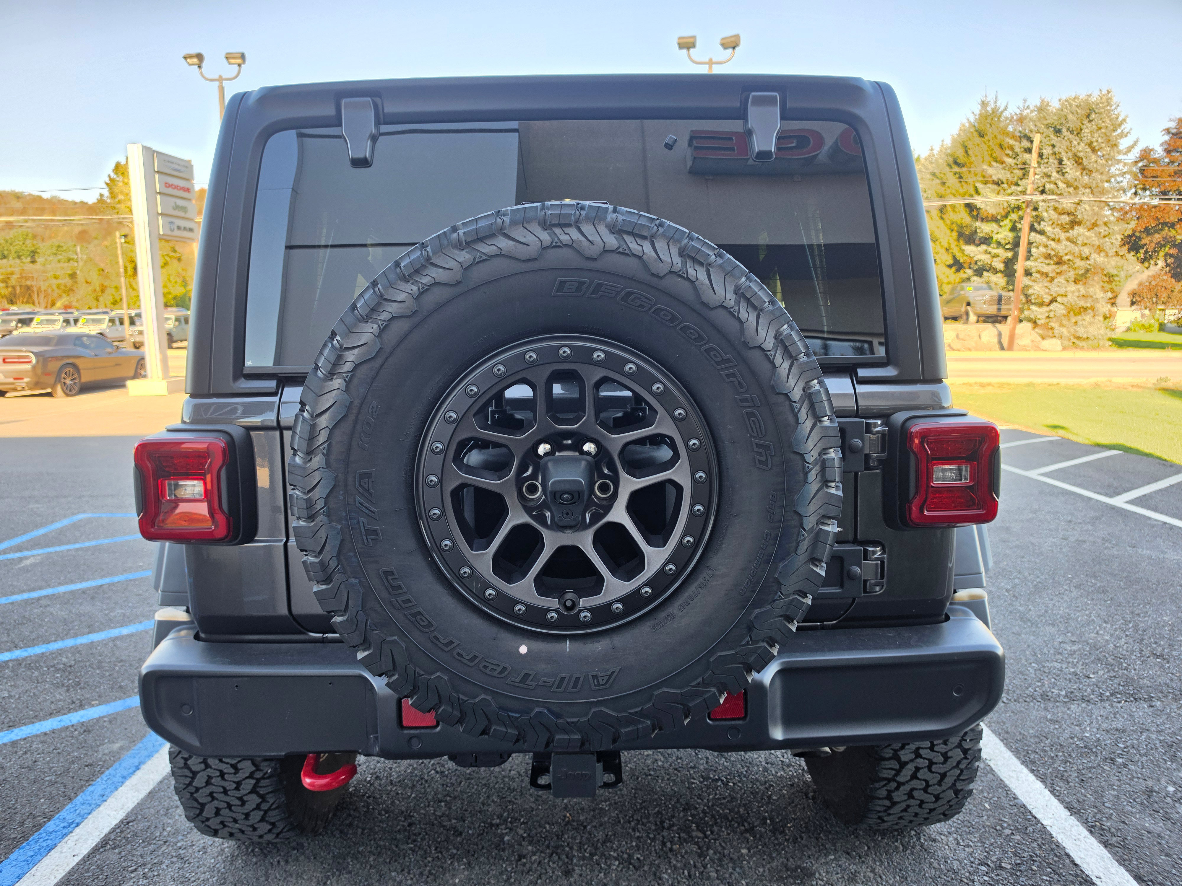 Used 2022 Jeep Wrangler Unlimited Rubicon w/ Xtreme Recon 35" Tire Package AWD/4WD image 4