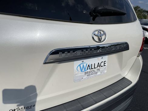 Used 2011 Toyota Highlander Limited w/ Tow Pkg FWD image 6