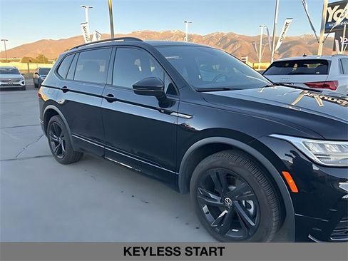 Used 2024 Volkswagen Tiguan SE R-Line image 4
