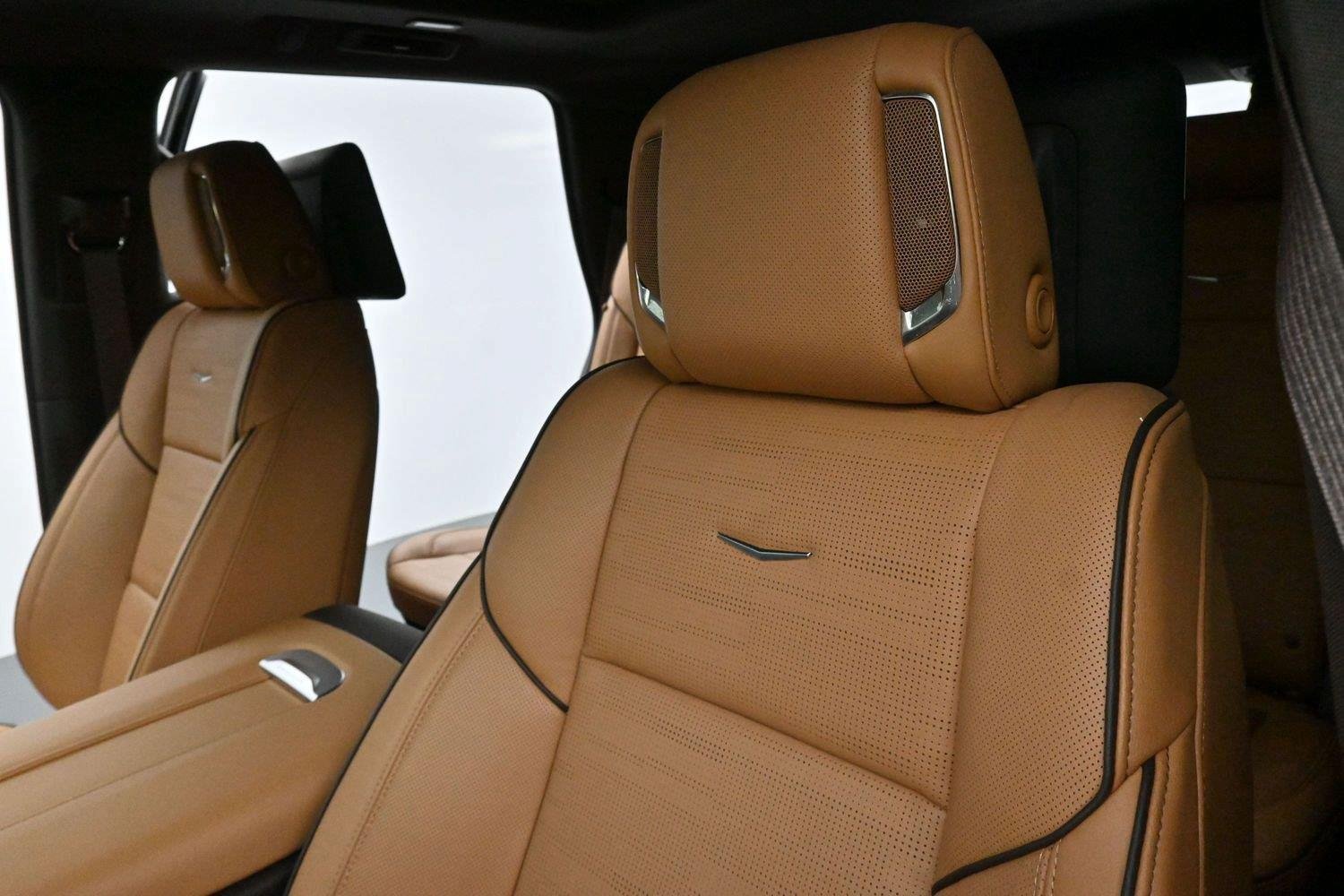 Certified 2025 Cadillac Escalade Premium Luxury AWD/4WD image 17