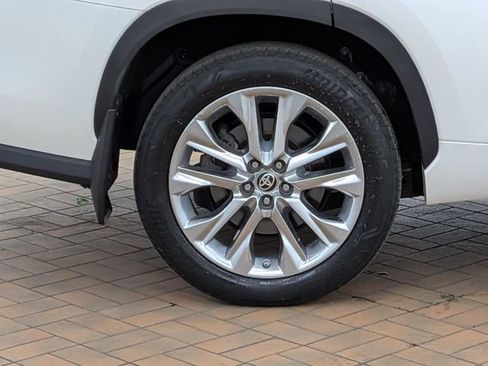 Used 2021 Toyota Highlander Limited image 11