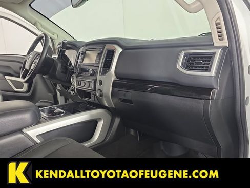 Used 2018 Nissan Titan SV w/ SV Convenience Package AWD/4WD image 23