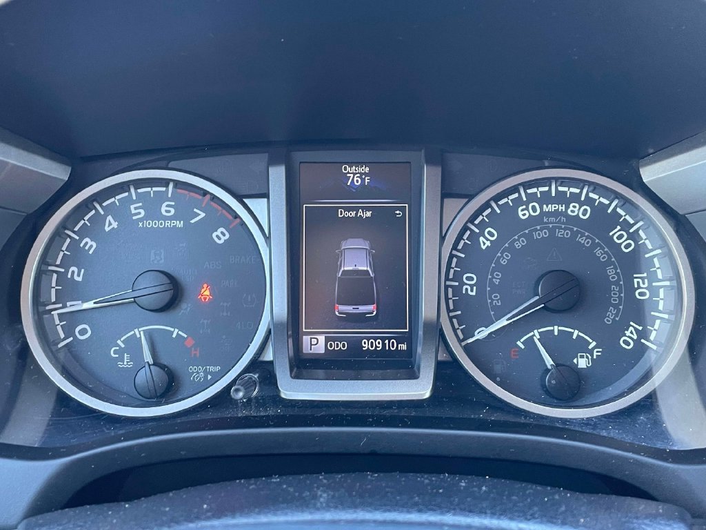 Used 2018 Toyota Tacoma SR5 RWD image 24