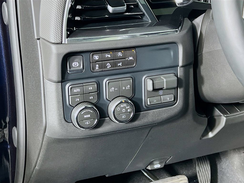Used 2026 Chevrolet Suburban RST w/ Advanced Technology Package AWD/4WD image 10