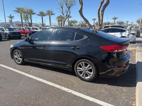 Used 2017 Hyundai Elantra SE image 5