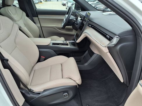 Certified 2025 Volvo EX90 Ultra AWD/4WD image 11
