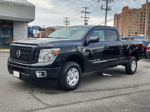 Used 2017 Nissan Titan S image 3