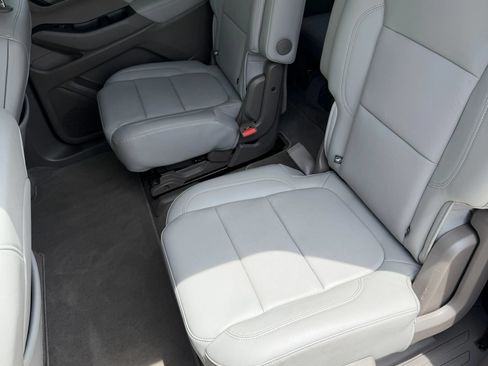 Used 2020 Chevrolet Traverse LT w/ Driver Confidence II Package AWD/4WD image 21
