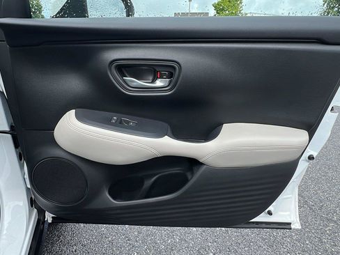 Used 2025 Honda HR-V LX image 12