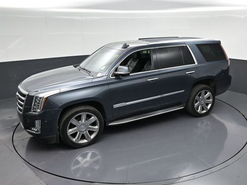 Used 2019 Cadillac Escalade Luxury RWD image 28